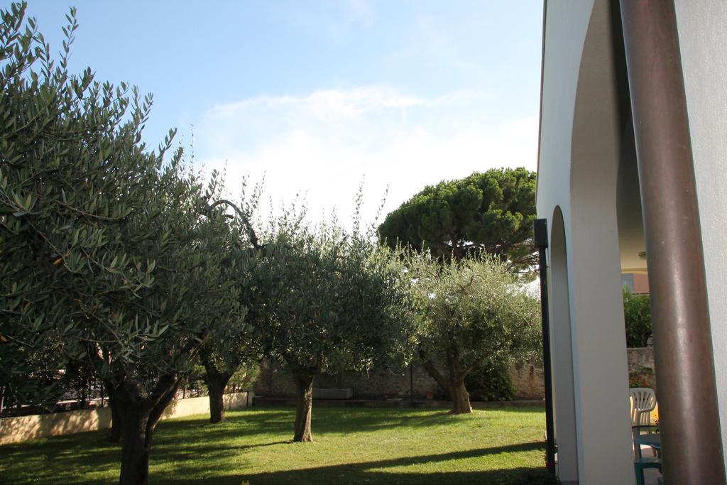 Residence Villa Carmen fronte mare a 50 mt Pietra Ligure Esterno foto
