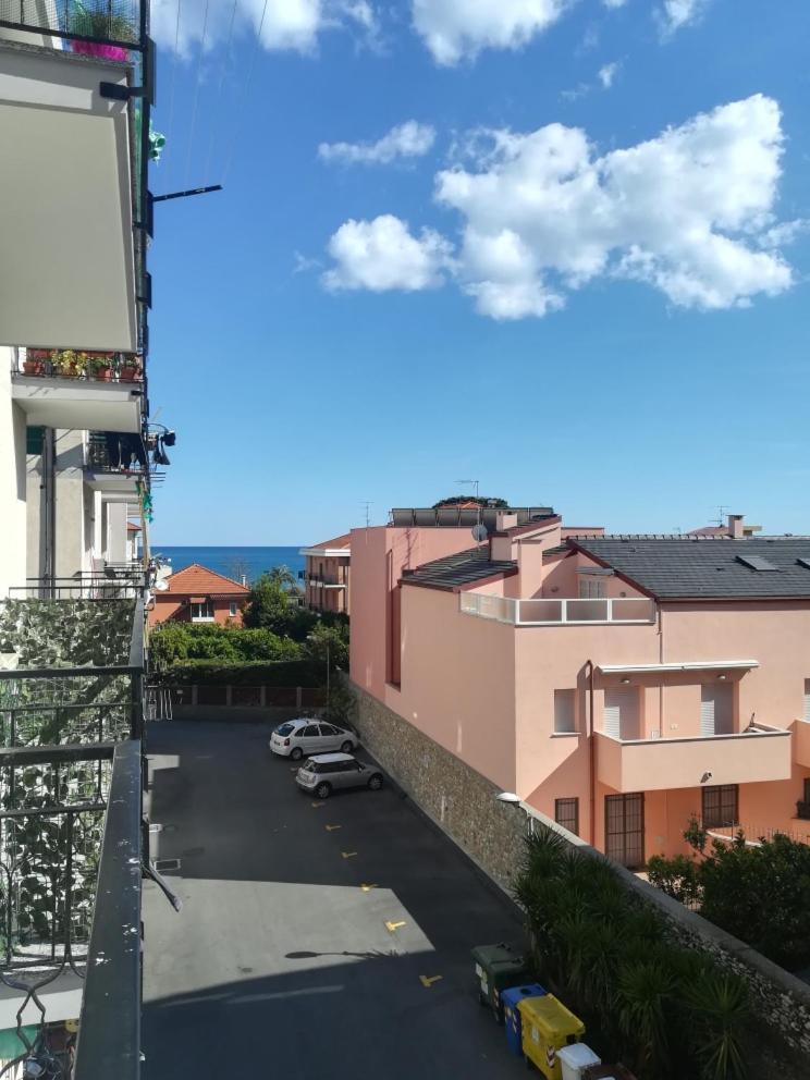 Residence Villa Carmen fronte mare a 50 mt Pietra Ligure Esterno foto