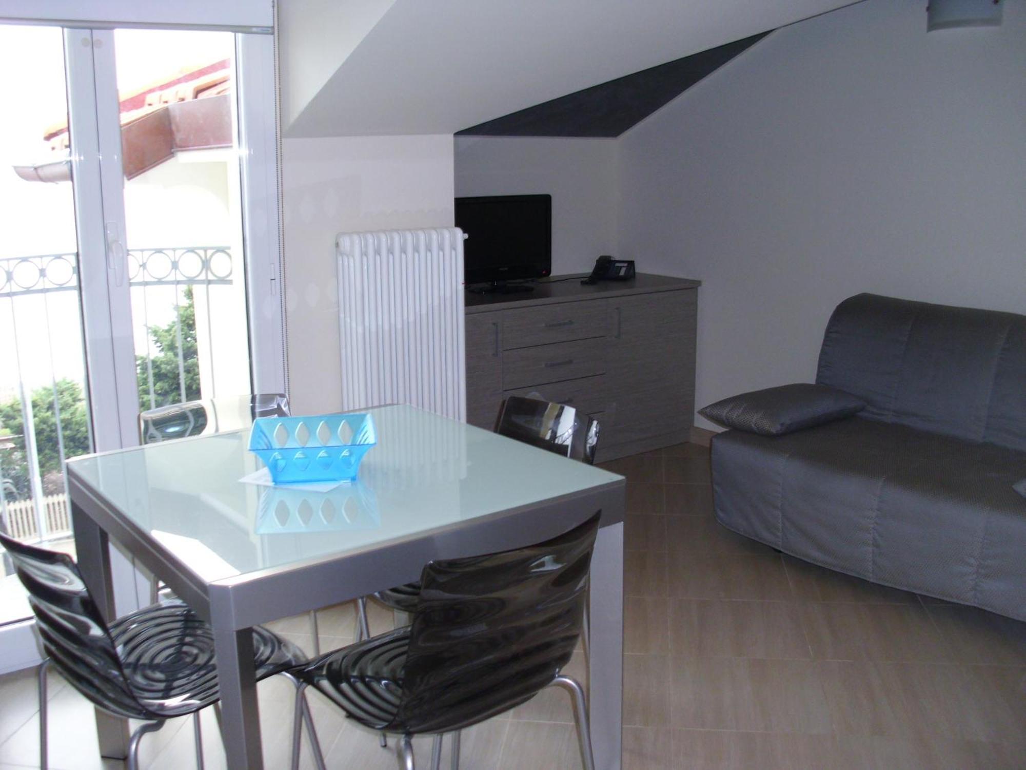 Residence Villa Carmen fronte mare a 50 mt Pietra Ligure Esterno foto