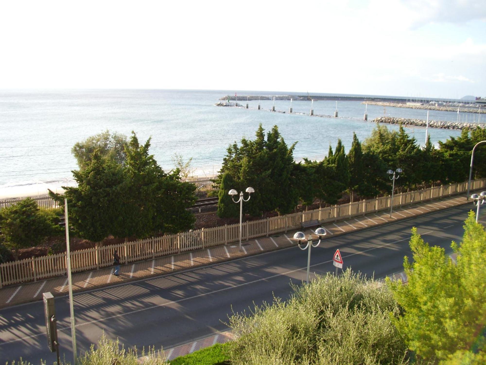 Residence Villa Carmen fronte mare a 50 mt Pietra Ligure Esterno foto