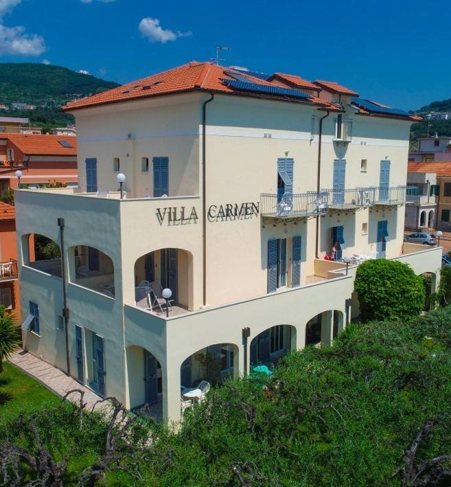 Residence Villa Carmen fronte mare a 50 mt Pietra Ligure Esterno foto