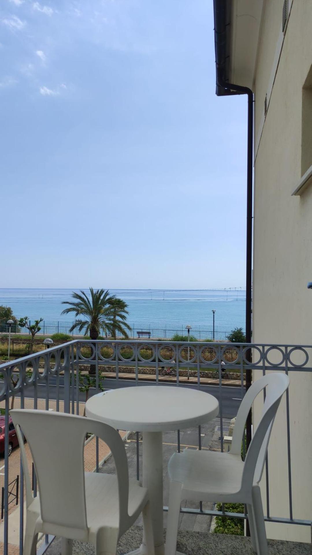 Residence Villa Carmen fronte mare a 50 mt Pietra Ligure Esterno foto