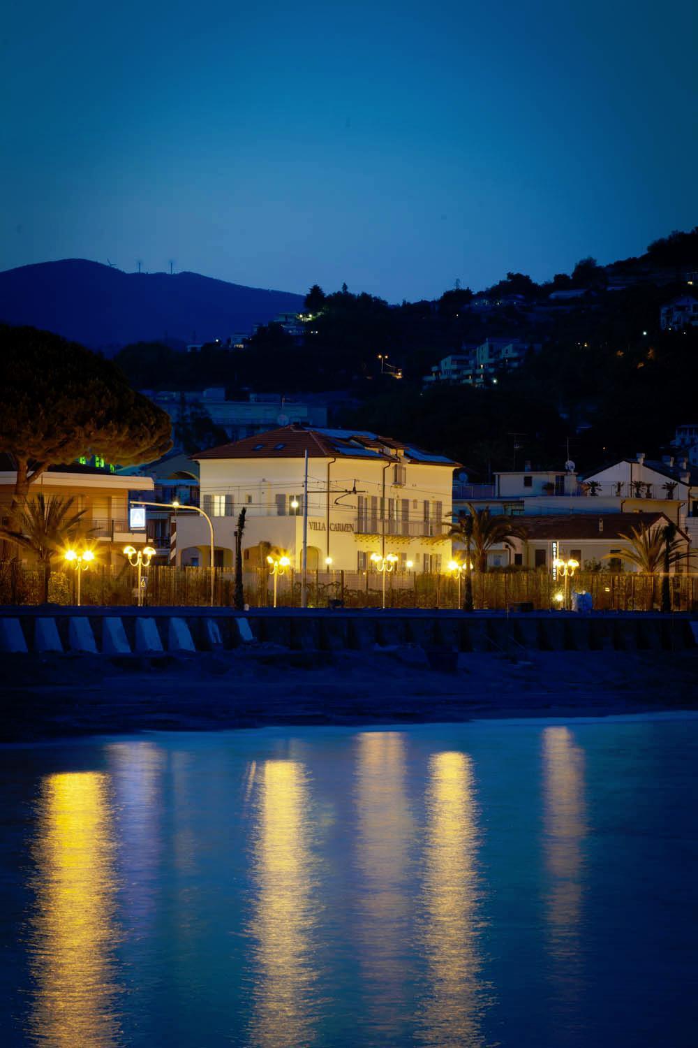 Residence Villa Carmen fronte mare a 50 mt Pietra Ligure Esterno foto