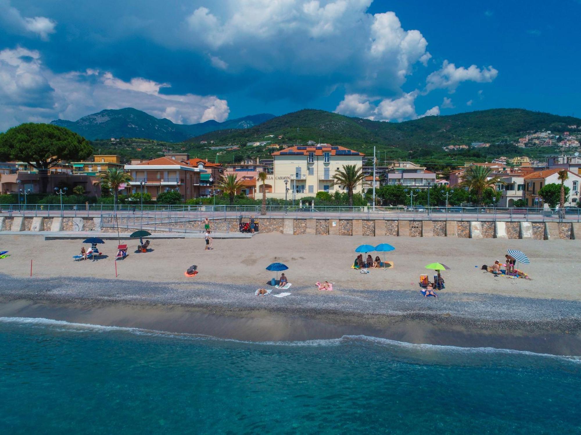 Residence Villa Carmen fronte mare a 50 mt Pietra Ligure Esterno foto