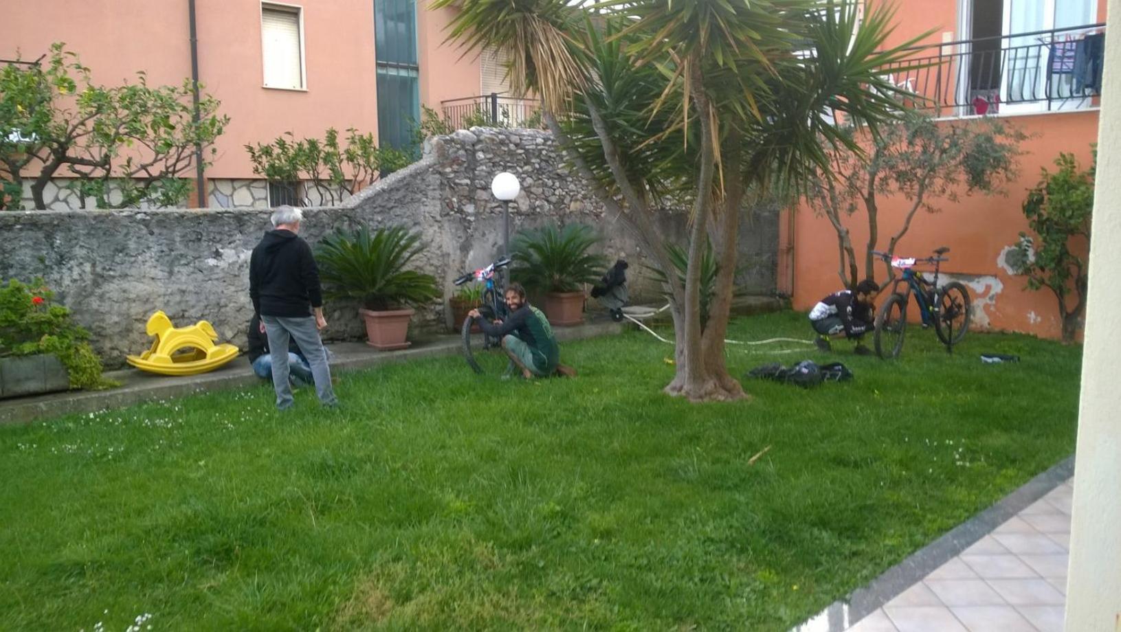 Residence Villa Carmen fronte mare a 50 mt Pietra Ligure Esterno foto