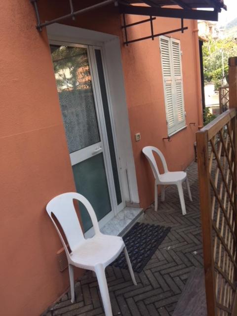 Residence Villa Carmen fronte mare a 50 mt Pietra Ligure Esterno foto