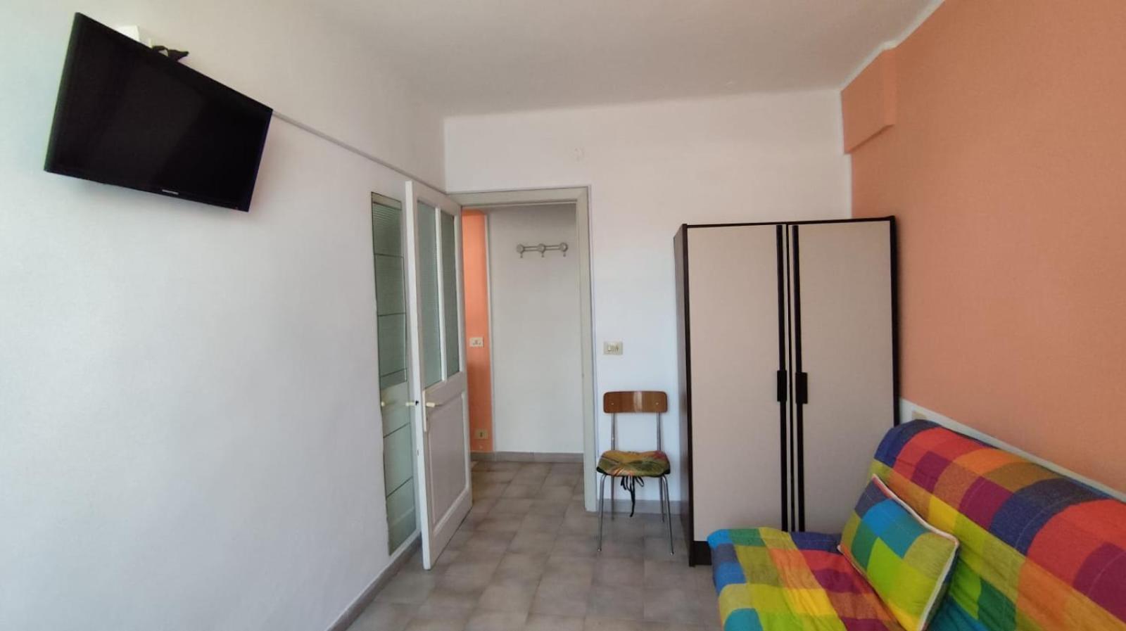 Residence Villa Carmen fronte mare a 50 mt Pietra Ligure Esterno foto