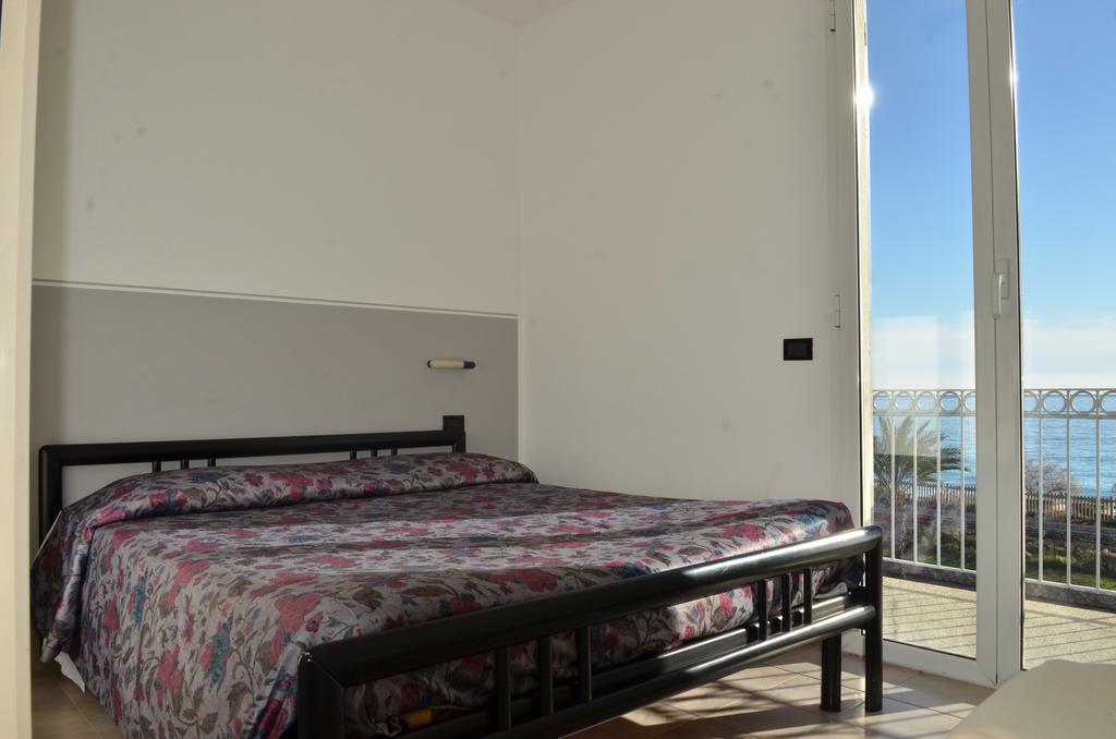Residence Villa Carmen fronte mare a 50 mt Pietra Ligure Esterno foto