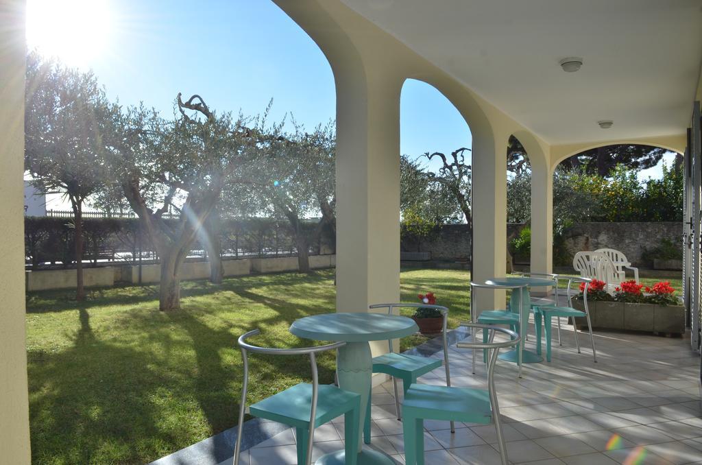 Residence Villa Carmen fronte mare a 50 mt Pietra Ligure Esterno foto