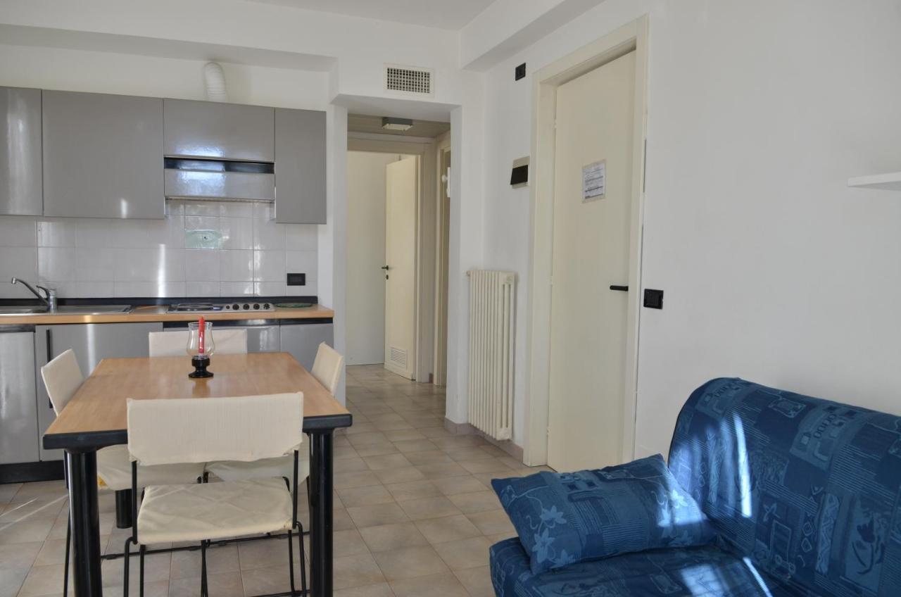 Residence Villa Carmen fronte mare a 50 mt Pietra Ligure Esterno foto